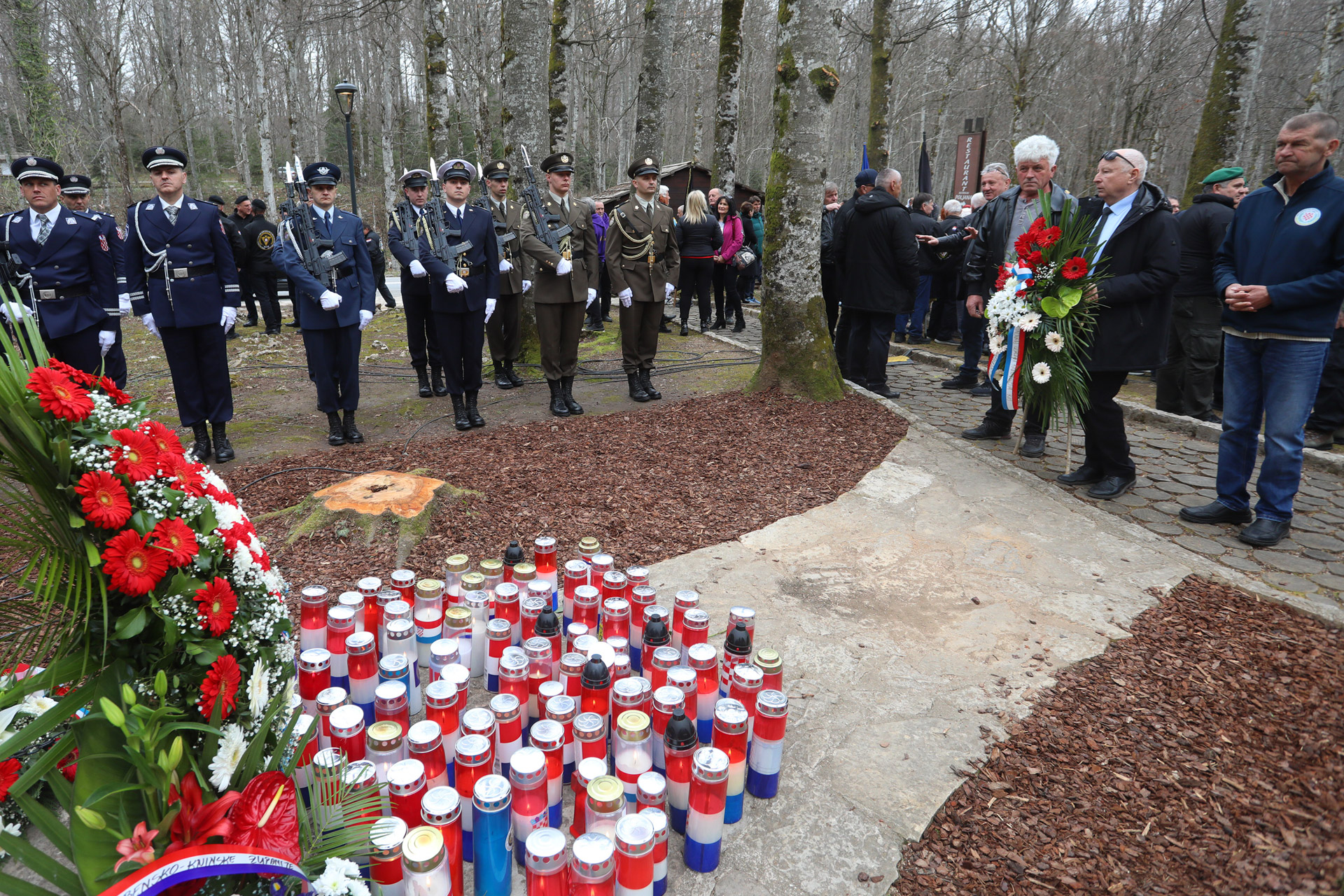 Strukovna udruga kriminalista sudjelovala u obilježavanju 32. obljetnica akcije "Plitvice" i pogibije Josipa Jovića, prvog hrvatskog redarstvenika